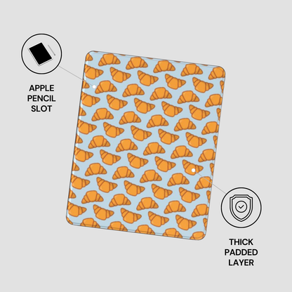 Padded case with croissant pattern on a light blue background | Casenari