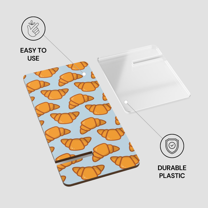 Product with croissant pattern on a light blue background, labeled 'Easy to use' and 'Durable plastic'. | Casenari