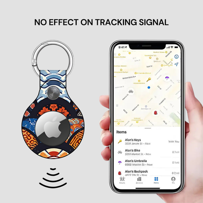 Smart keychain with Apple logo and phone displaying location app on a gray background | Casenari
